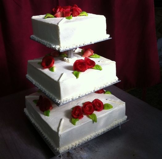 3-stöckige Torte in weiß