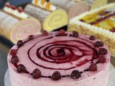 Tortenauswahl in der Bäckerei